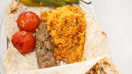 Refika ile Evde Daha Ucuz ve Hızlı Adana Kebap Tarifi, Refika ile Evde Daha Ucuz ve Hızlı Adana Kebap Nasıl Yapılır?