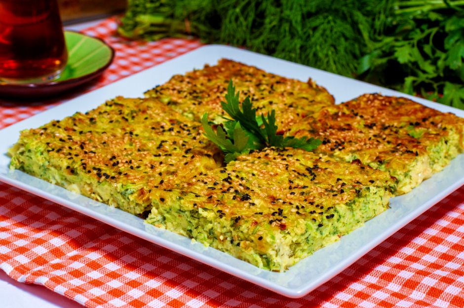 https://yemek.com/tarif/firinda-kabak-mucveri/ | Fırında Kabak Mücveri Tarifi