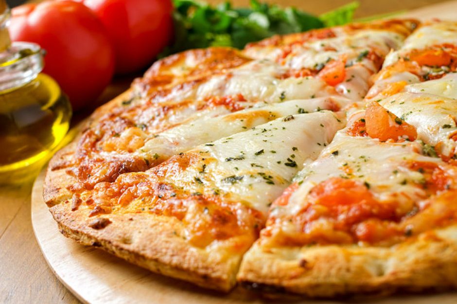 https://yemek.com/tarif/pizza-margarita/ | Pizza Margherita Tarifi