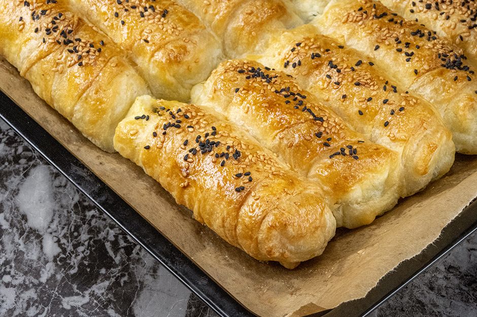https://yemek.com/tarif/sodali-banyolu-borek/ | Sodalı Banyolu Börek Tarifi