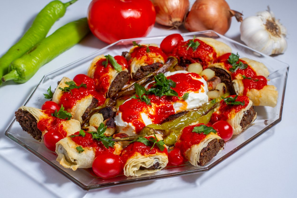 https://yemek.com/tarif/beyti-kebabi/ | Beyti Kebabı Tarifi