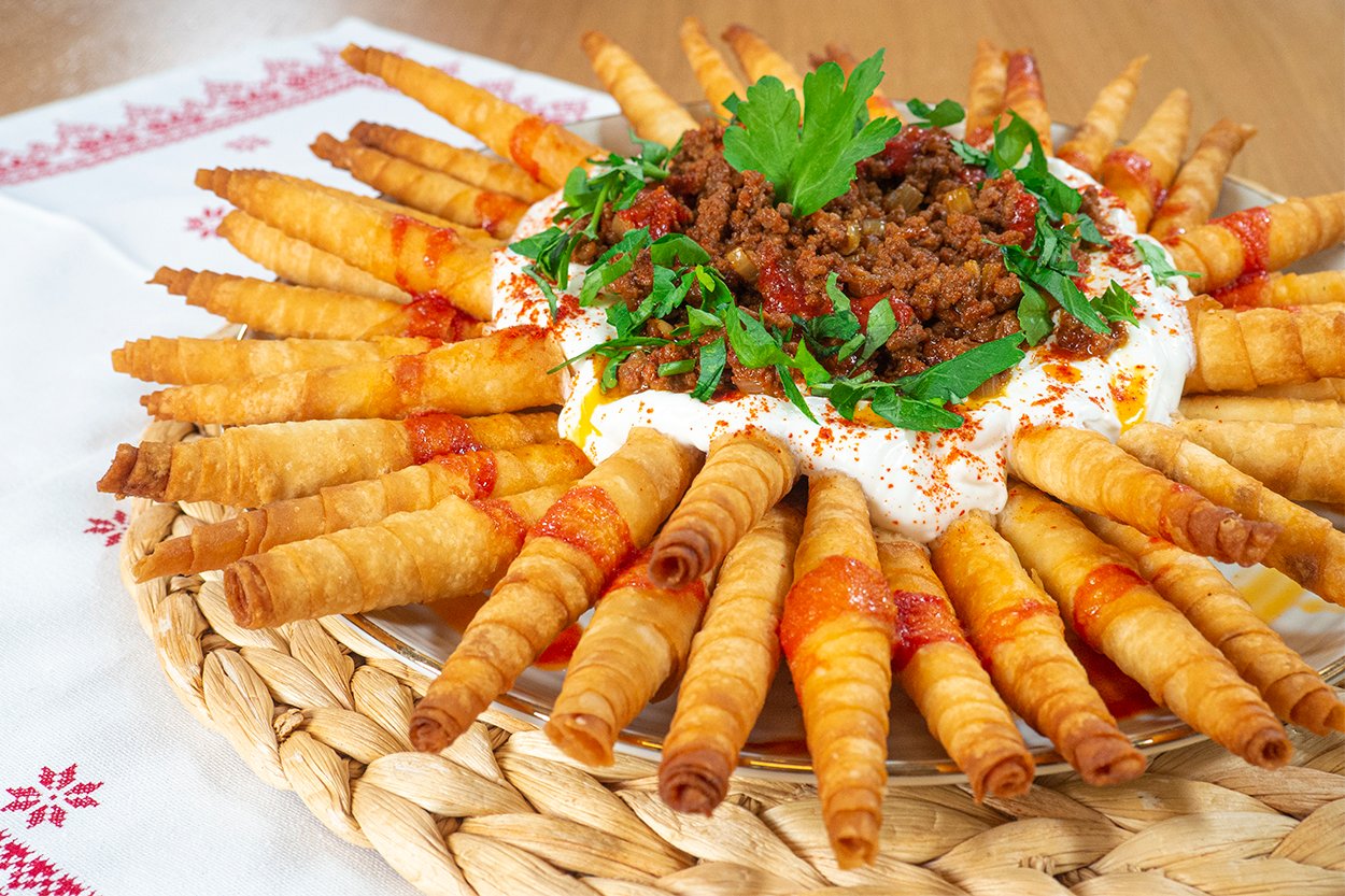 https://yemek.com/tarif/kozalak-manti/ | Kozalak Mantı Tarifi